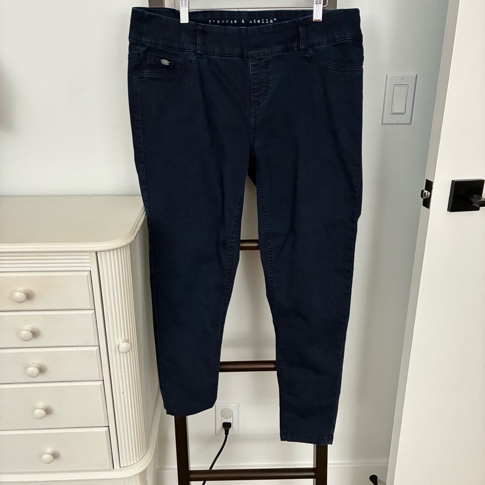 Frankie & Stella. Dark Blue Denim Jeans. Size 16. EUC. Stretchy cozy